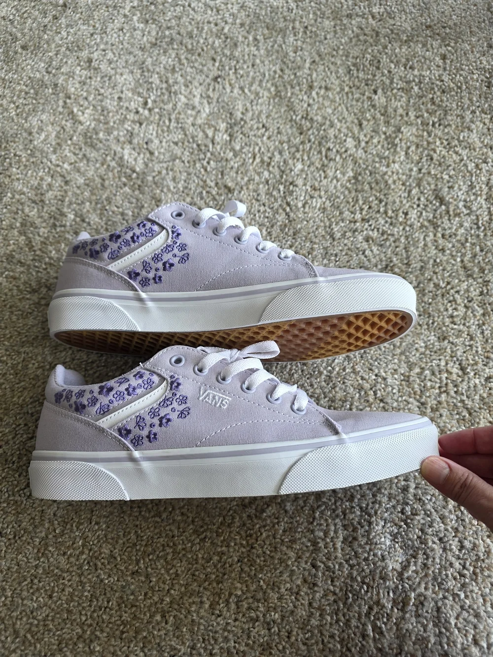 Vans Seldan Low Top Embroidered Flowers Purple Shoes Size 10. Tie NWOB